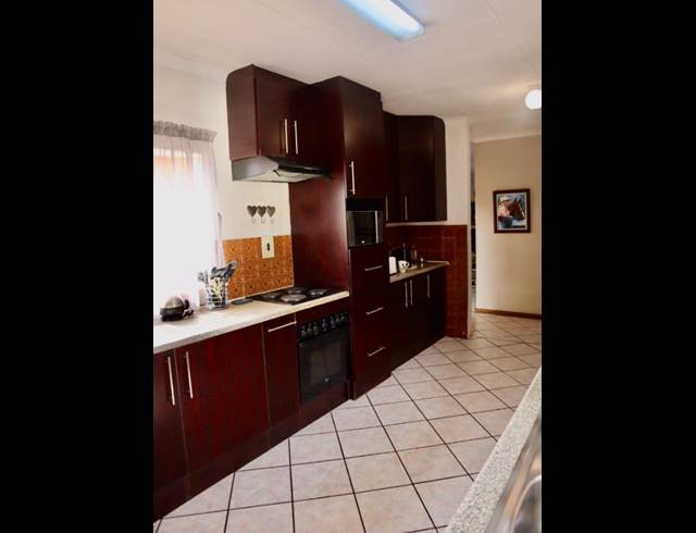 3 BEDROOM HOUSE FOR SALE IN BRACKENHURST